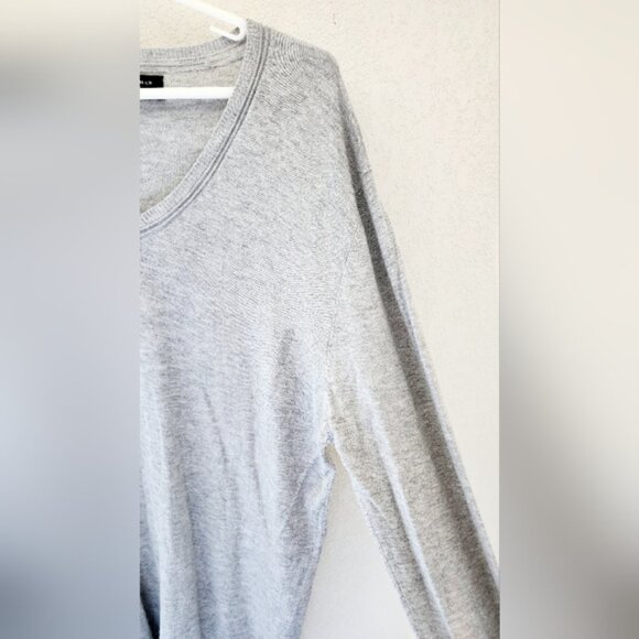 Zara Mens Basic Lightweight Viscose Gray Long Sleeve V-Neck Sweater Size Small - Picture 3 of 6